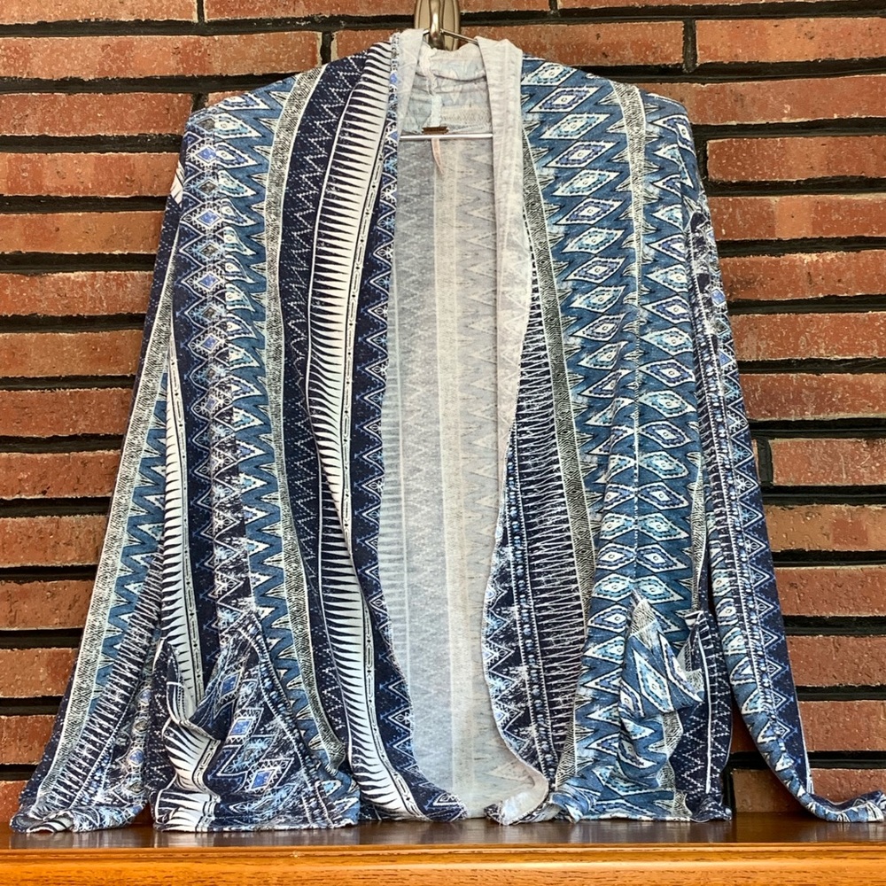 3/10$ Poof Blue & White Open Front Cardigan. SZ M